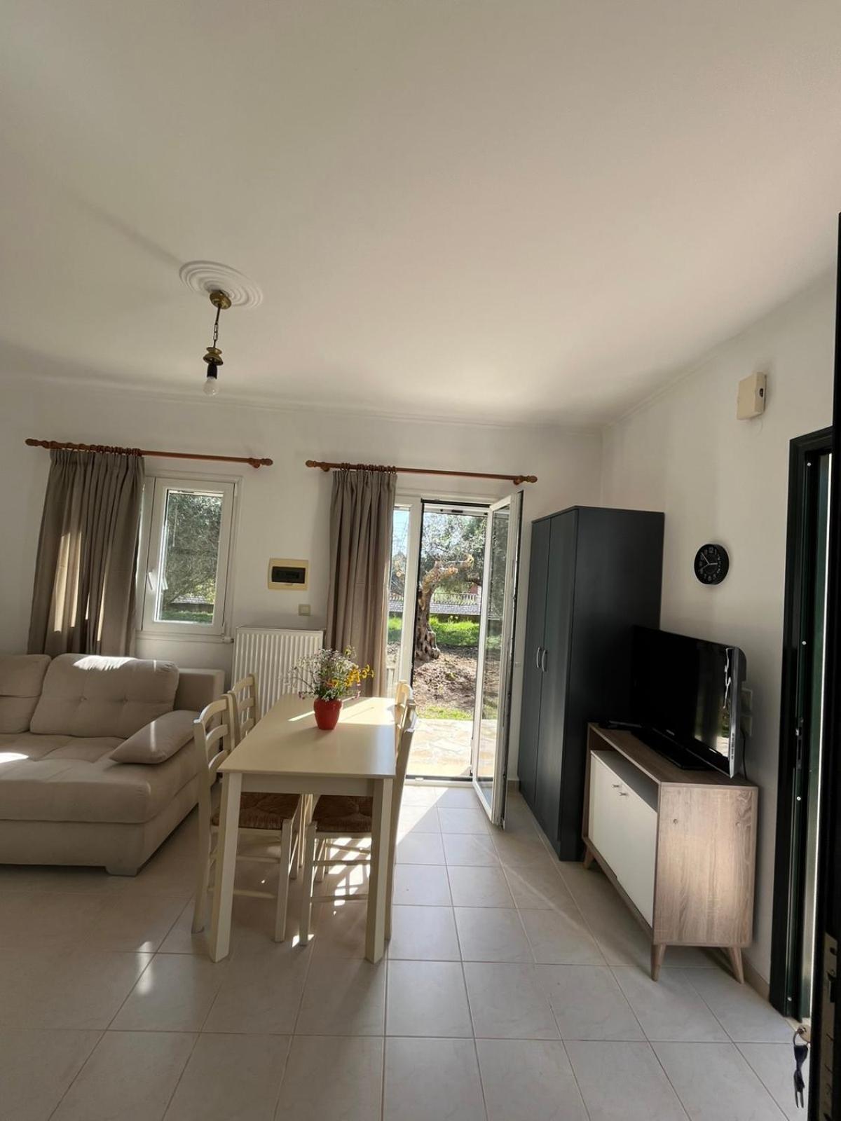 Apartment Kouris Garden View Chlomatiana