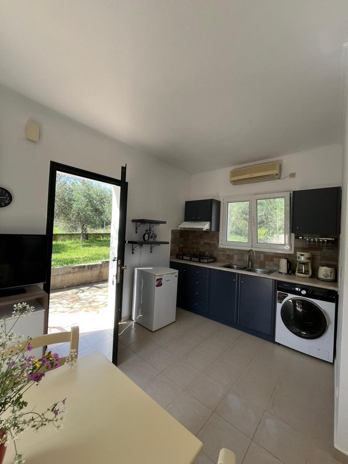 Apartment Kouris Garden View *