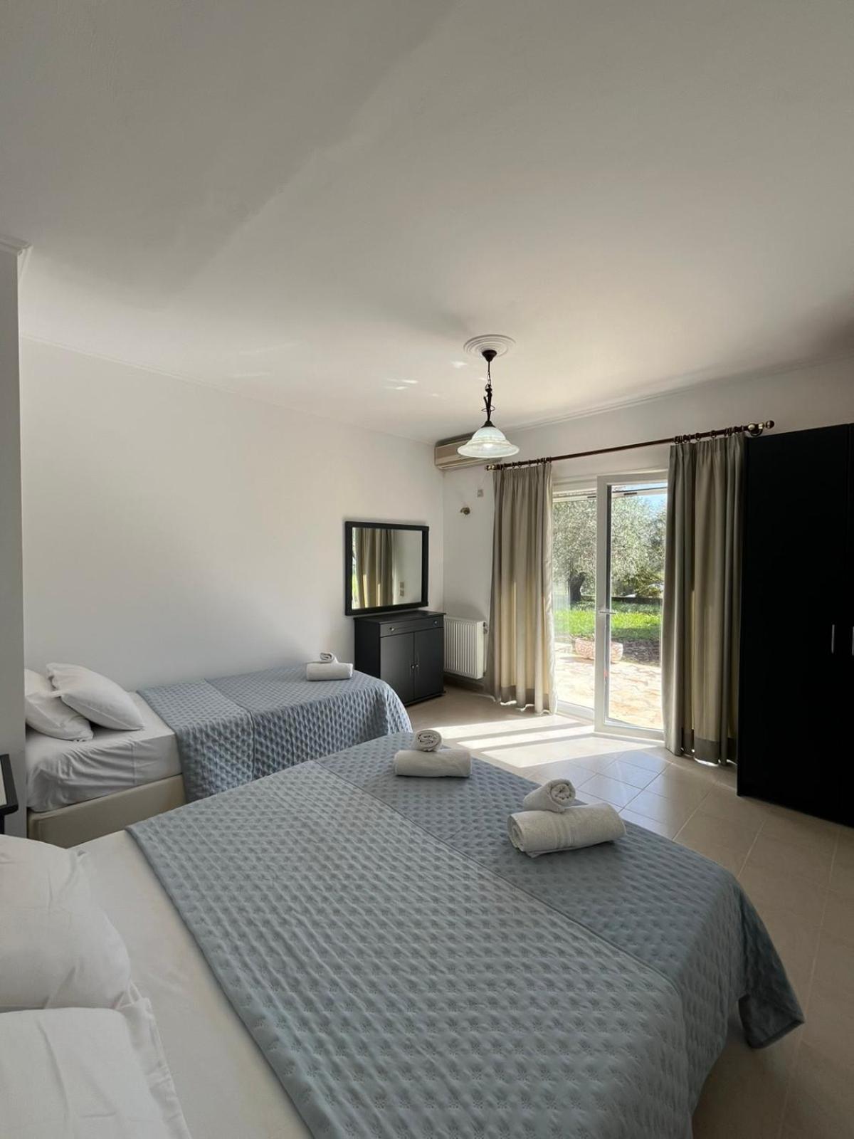Apartment Kouris Garden View